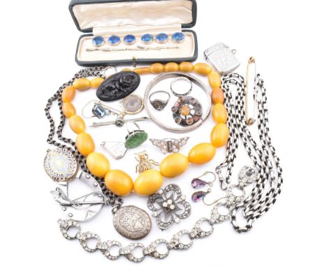 Assorted jewellery and accessories. The lot to include but not limited to, a carved jet brooch pin, a bee brooch pin, a hallm