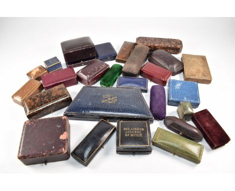 An assortment of jewellery boxes. The collection of antique and later jewellery boxes to include necklace boxes, stick pin bo