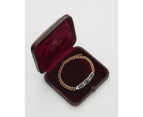 Belle Époque-Armband mit Smaragden14 kt Gelbgold. Gliederarmband im Rundpanzermuster. Mittelspange gefasst mit drei natürlich
