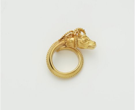 Widderkopf-Ring18 kt Gelbgold. Profilierter Crossoverring mit plastischem Widderkopf im Stil der griechischen Antike. Die off