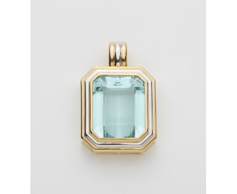 Anhänger mit 220-karätigem Aquamarin18 kt Gelbgold/Weißgold. Profilierter Bicolor-Anhänger in Oktogonalform mit feststender Ö