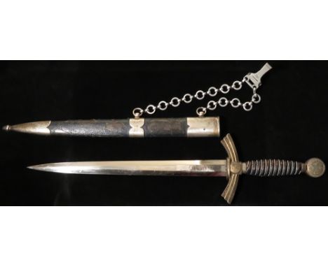 German WW2 Luftwaffe dagger 1st pattern, with scabbard and hanger. Blade maker marked 'F W Holler Solingen'. Hanger stamped '
