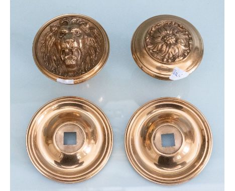 A collection of brass door knobs and a door knocker Please note this item is at an offsite location, buyers will be notified 