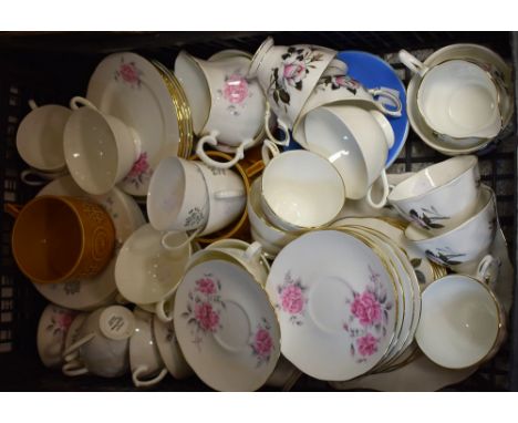 Ceramics - Royal Albert Queens Messenger tea service, blush white rose on white ground, comprising six cups, saucers, side pl