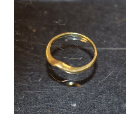 An 18ct gold V shape wedding band, size K, 2g gross