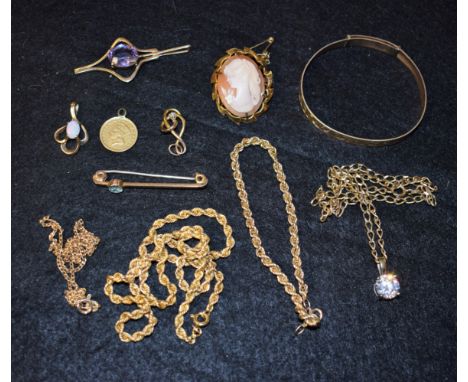 Jewellery - a 9ct gold rope twist necklace and bracelet set,  a 9ct gold Cz pendant necklace;  other stone set pendants;  an 