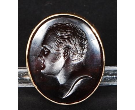 A Stunning 9ct gold oversized carnelian intaglio seal ring. The large oval carnelian stone with portrait bust of a gentleman.