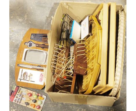 Assorted mid 20th century letter racks, toast racks, wicker trays and mid 20th century Wade vases&nbsp;to include brown and p