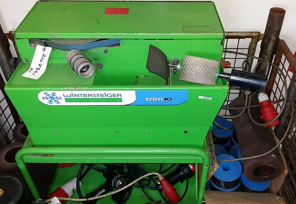 Wintersteiger trim 40 machine, Ski maintenance cable, reservoir tank