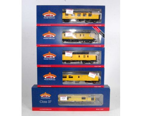 Five Bachmann Network Rail yellow items: Class 37 diesel loco No. 97301 with Br Mk1 generator staff coach; Mk1 generator van,