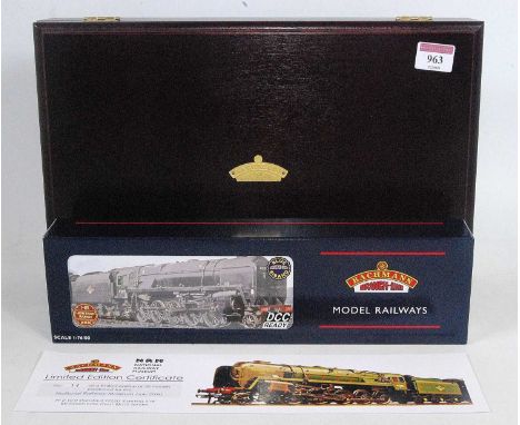 Bachmann wooden presentation box containing limited edition certificate no. 14 of 50 NRM Heritage Range "Evening Star" loco a
