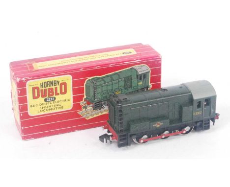 2231 Hornby Dublo 2-rail 0-6-0 diesel electric shunter, D3302 one  piece rods, all steps present, light rust on R/H side, cab