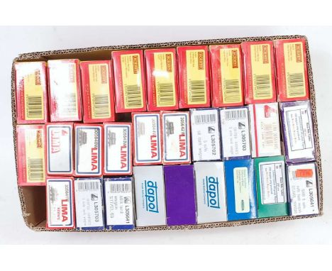 Large box containing 28 mixed makes 6-wheeled milk tank wagons, mixed liveries, some duplication (E-M) (BE-M)