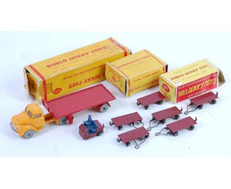 Two Dublo Dinky Toys - 072 Bedford articulated flat truck, heavily chipped (F-G)(BP); with 078 Lansing Bagnall tractor with s