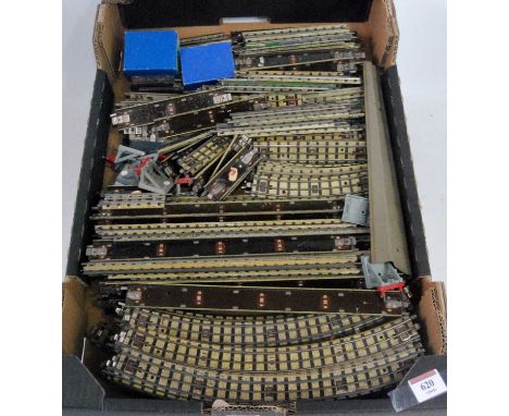 Dublo unboxed 3-rail track: approx quantities 40 straights, 60 halves, 12 quarters, 35 curves, 18 halves, 4 manual uncouplers