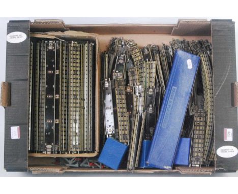 Hornby Dublo unboxed 3-rail track, a few with painted edges; approx quantities: 90 straights; 40 halves; 15 roadway; 12 quart
