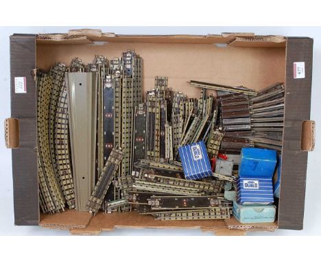 Hornby Dublo 3-rail unboxed track: approx quantities 30 straights, 25 halves, 12 quarters, 9 isolating, 19 roadway, 21 curves