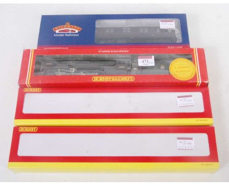 Further Royal train items Hornby R507 "Britannia" engine and tender in Royal train duty livery (M-BM), R4400 Queens saloon, R