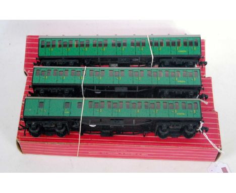 Three Hornby Dublo Super Detail Southern suburban coaches, green; 4081 2nd class (NM-BNM), another, light scratch one side (E