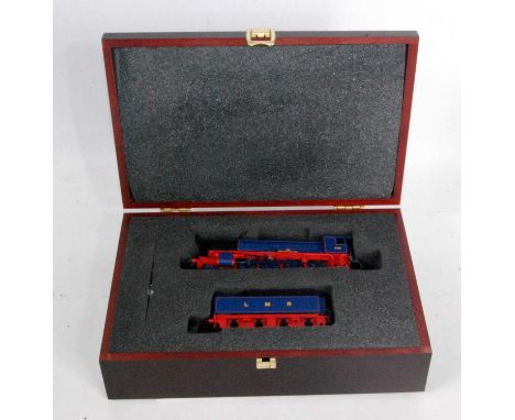Bachmann Branchlines 2-8-0 loco and tender 'Sir Guy Williams', No. 400 blue &amp; red, in wooden polished box (M-BM), with ce