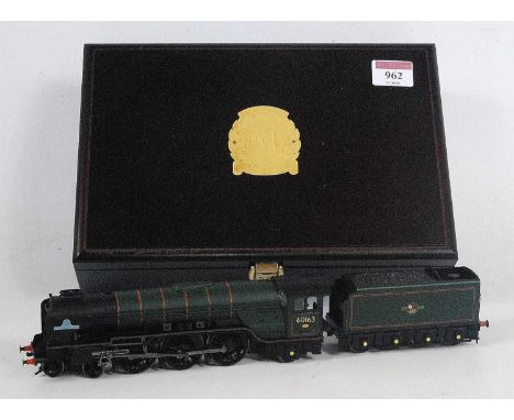 Bachmann wooden presentation box containing class A1 loco and tender "Tornado" in BR later lined green livery, with instructi