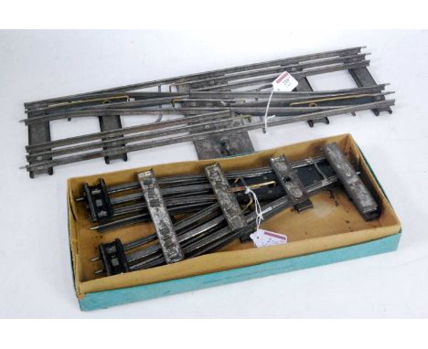 Three pieces Hornby pre-war electric track: double track R/H crossover, very good, accurate action (VG), with one each R/H an