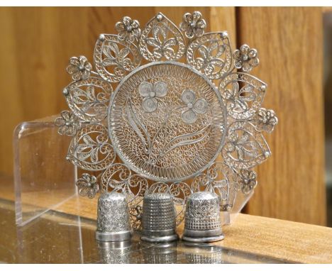 Antique Silver Filagree Dish + a Trio of Hallmarked Silver Thimbles - total weight 47g