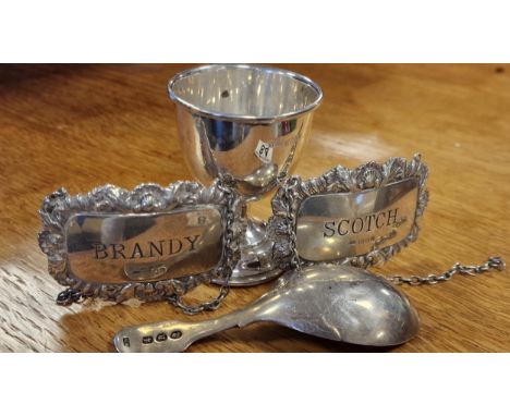 Silver Hallmarked Collectables Group inc Spirit labels - total weight 62g