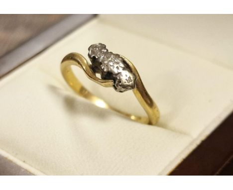 18ct Gold &amp; Diamond Triple Diamond Vintage Twist Ring, size K &amp; 2.9g