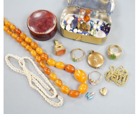 Mixed jewellery including an amber necklace, gross 34 grams, loose gemstones, a 9ct and simulated diamond ring and other mino