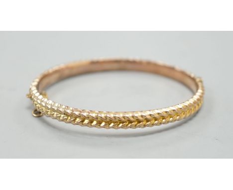 An Edwardian 9ct hinged bangle, 58mm, 8.4 grams.