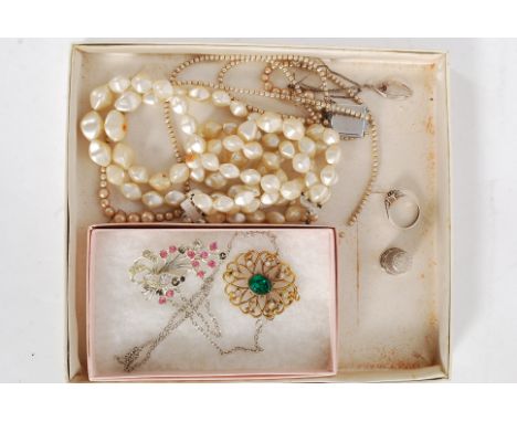 A collection of costume jewellery to include silver 925 ring, silver thimble etc