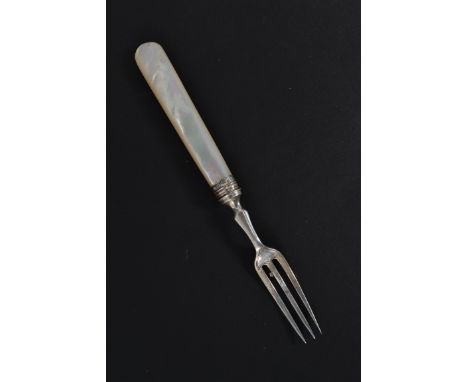 A mother of pearl handled silver hallmarked pickle fork, having Sheffield stamps 1907 by Fredrick C Asman and Co