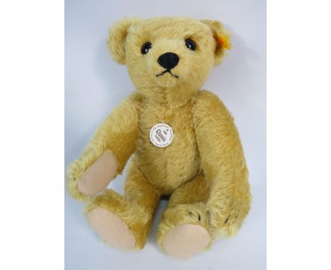 Steiff 1909 Classic teddy bear, approx 12.5" long.