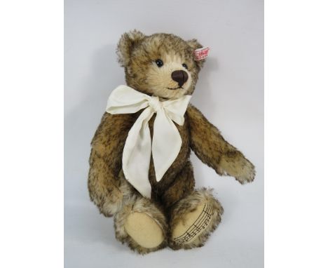 Limited Edition Musical Steiff English bear, 3631 of 4000. Approx 12" long.