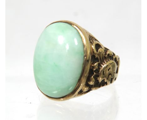 9ct Yellow Gold Ring set with a Large Jade Cabouchon (20 x 15mm).   Finger size 'Q'  10.9g