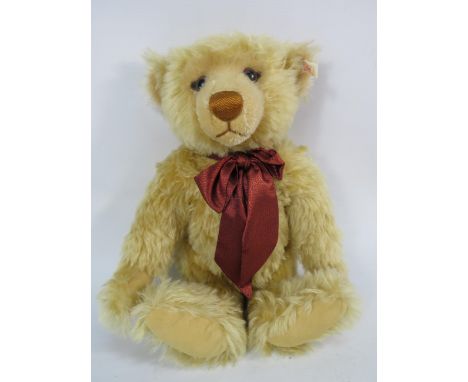 1999 Limited Edition Steiff bear 43 Dark blonde with growler.