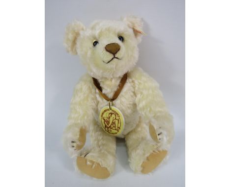 Margarete Steiff Museum teddy bear 32 weiss.