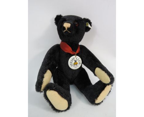Steiff Club edition 1999 teddy 35 schwarz with Growler and porcelain pendant.