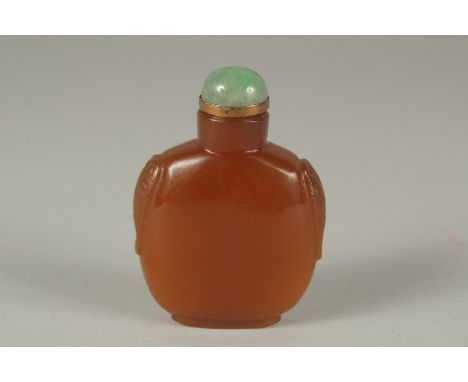 A FINE CHINESE CARVED HARDSTONE SNUFF BOTTLE AND JADE STOPPER - with gilded white metal spoon, 7cm high.