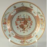 A LARGE CHINESE EXPORT ARMORIAL DISH, with central crest, finely painted with fruits and flora,