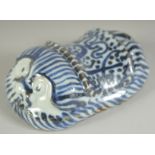 A CHINESE BLUE AND WHITE PORCELAIN FOO DOG PAPERWEIGHT, 10.5cm long.