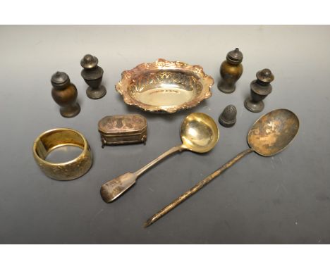 A silver hinged bangle; an Edwardian silver trinket pot, hinged cover, Birmingham 1906; tarnished silver pepper pots; an earl