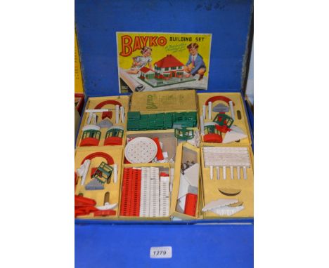Toys and Juvenalia - a Bayko Building Set No. 4, boxed, c. 1935