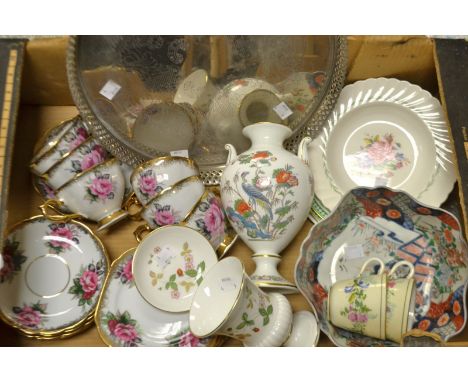 A Japanese Imari fluted bowl, Meiji Period; a six-setting tea service, comprising teacups, saucers and side plates, decorated