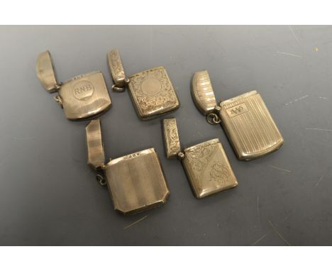 An Art Deco rectangular vesta case, engine turned in vertical bands, hinged cover, striker to base, 5cm high, Deakin & Franci