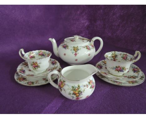 A vintage tea service by Royal Doulton 