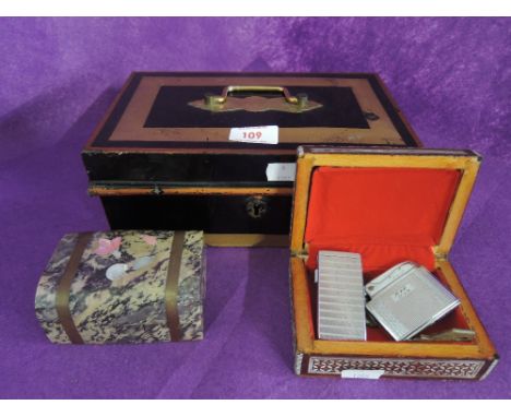 A selection of vintage jewellery and trinket boxes