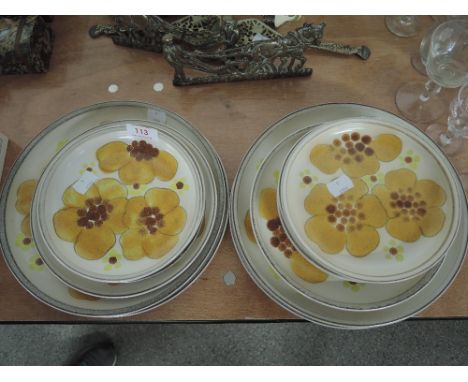 A selection of vintage plates by Denby with retro design6 small plates, 3 medium and 4 large