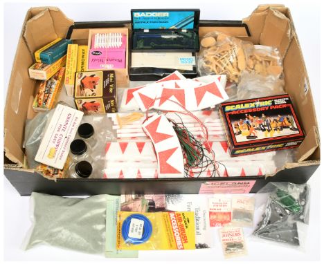 Badger Air Brush &amp; Other Modelling Accessories. Comprising: Badger Model 150-XF Air Brush (working condition unchecked); 